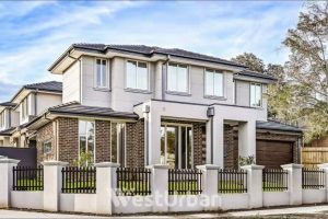 Exceptional Townhouse in Perfect Location